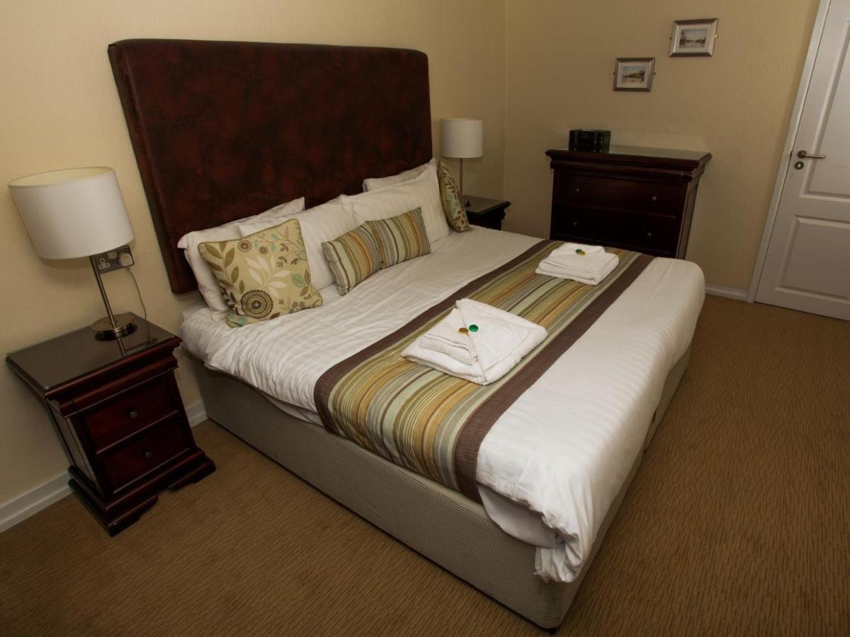 The George Hotel Уест Бей Екстериор снимка