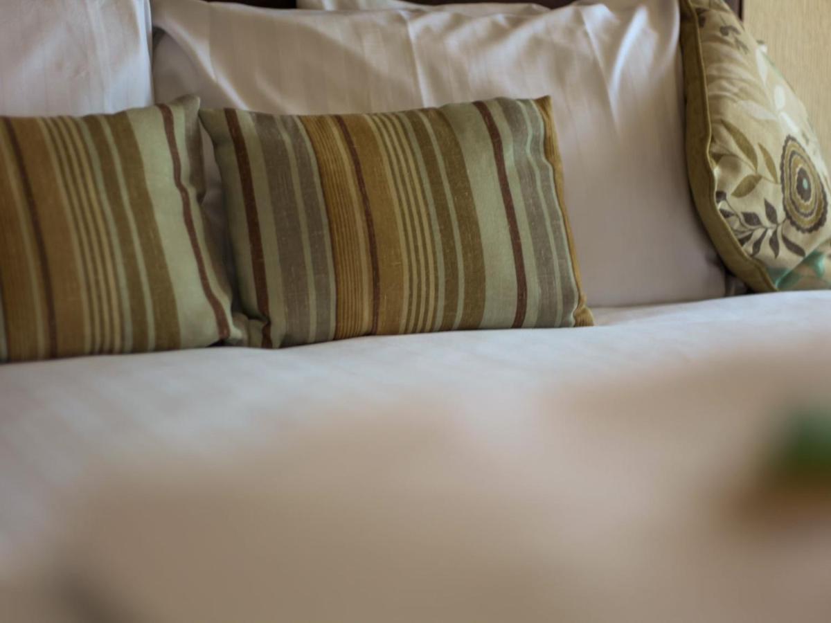 The George Hotel Уест Бей Екстериор снимка