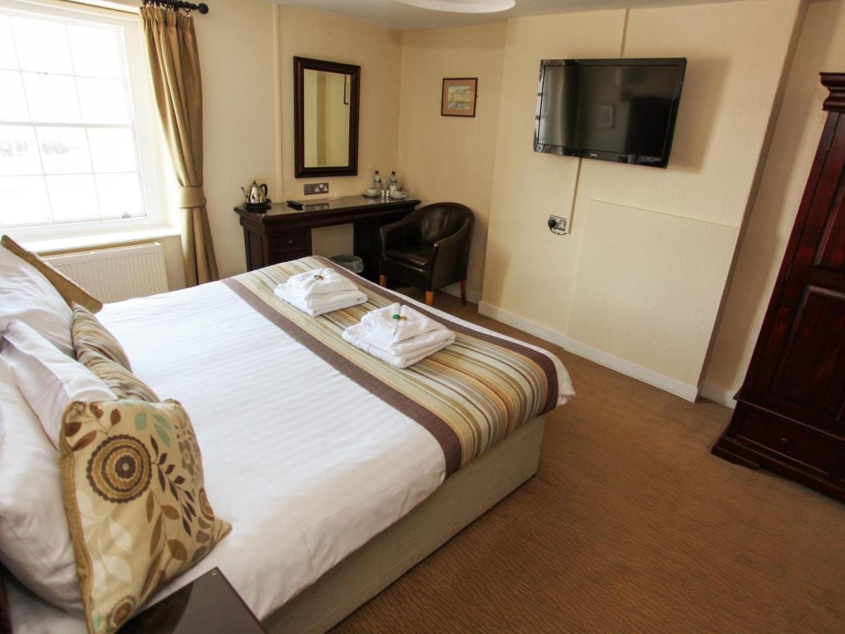 The George Hotel Уест Бей Екстериор снимка