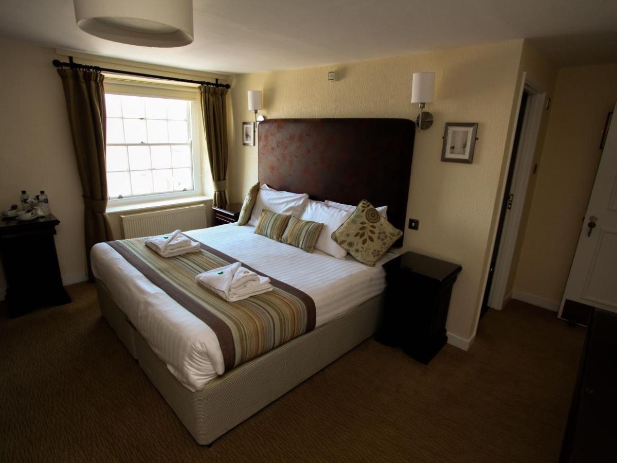 The George Hotel Уест Бей Екстериор снимка