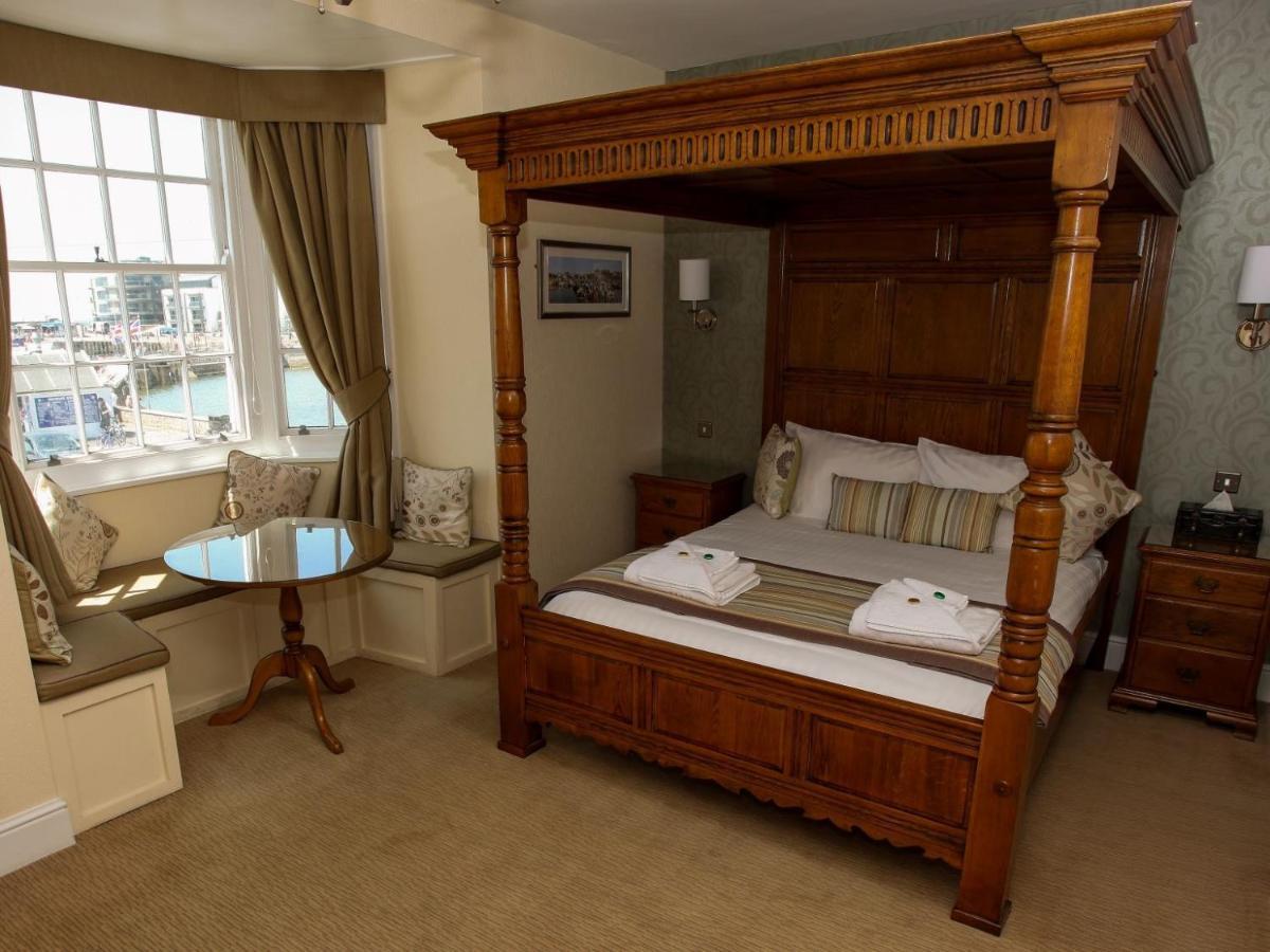 The George Hotel Уест Бей Екстериор снимка