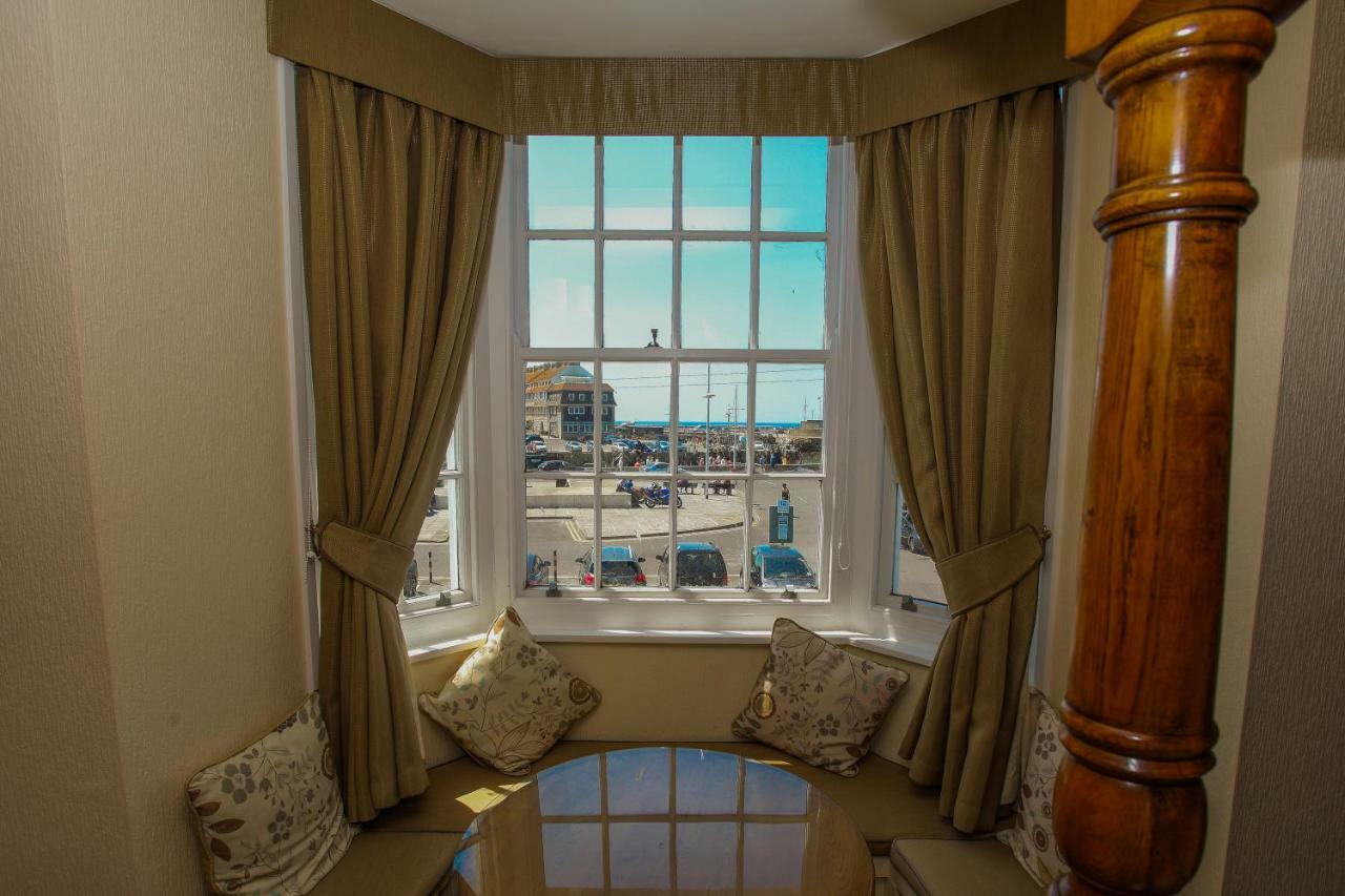 The George Hotel Уест Бей Екстериор снимка