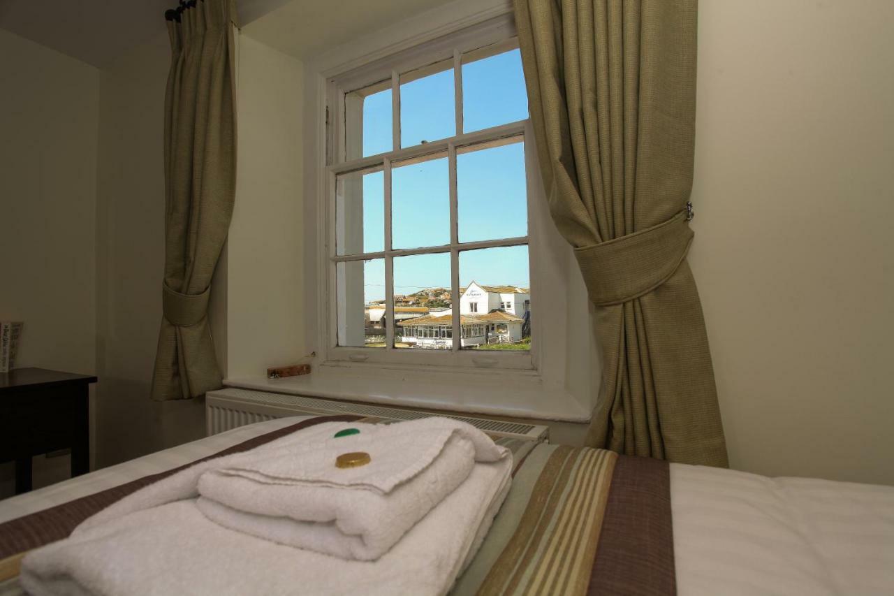 The George Hotel Уест Бей Екстериор снимка